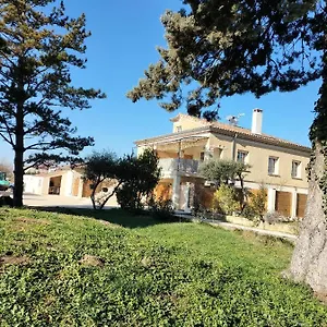 https://domaines-des-confines.fr-provencehotel.com